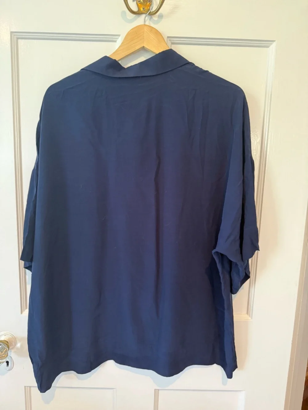 Tuckernuck Navy Viscose Charmeuse Nautilus Blouse Medium M NWT - Picture 9 of 9